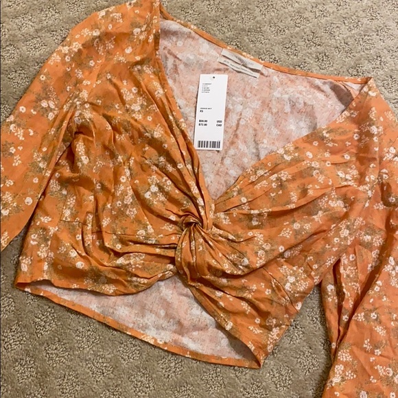 SOLD NWT urban outfitters twist front blouse crop - Picture 6 of 9